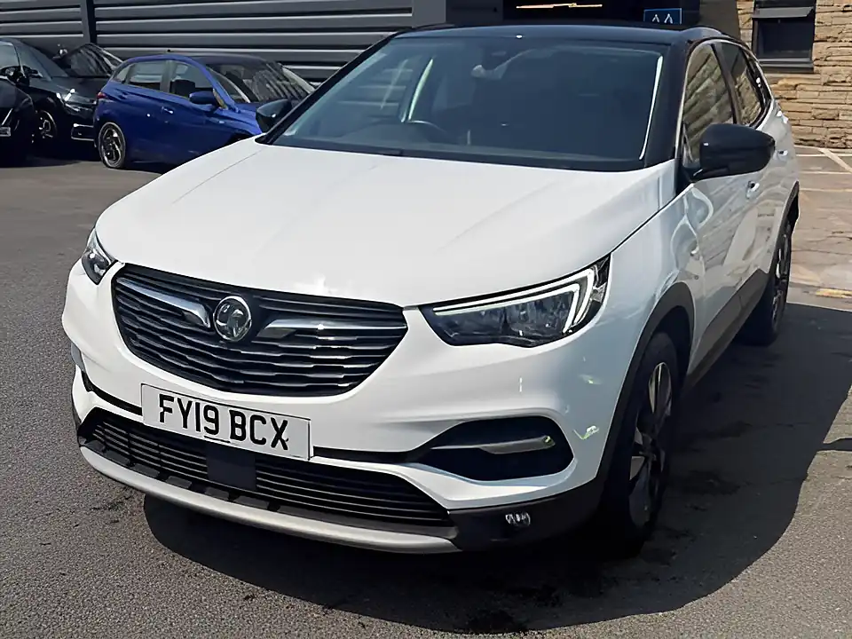 Used 2019 Vauxhall Grandland X Sport Nav S/S White - Interior and Exterior details 3