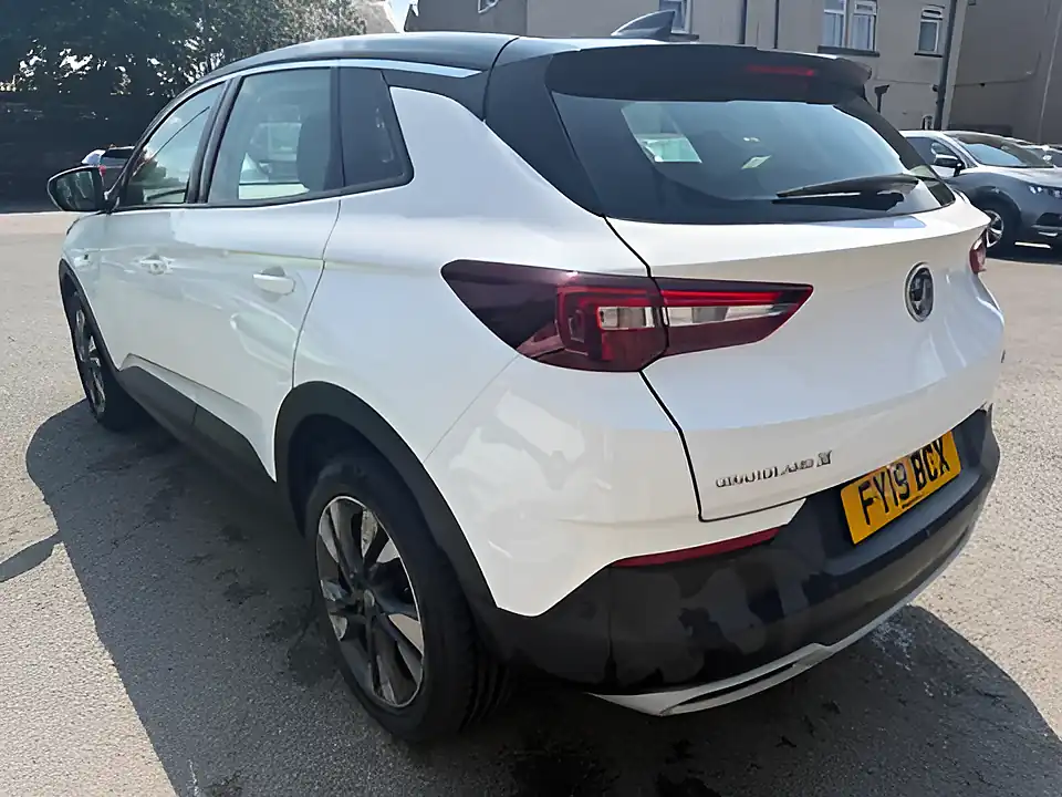 Used 2019 Vauxhall Grandland X Sport Nav S/S White - Interior and Exterior details 4