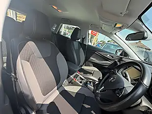 Used 2019 Vauxhall Grandland X Sport Nav S/S White - Interior and Exterior details 8