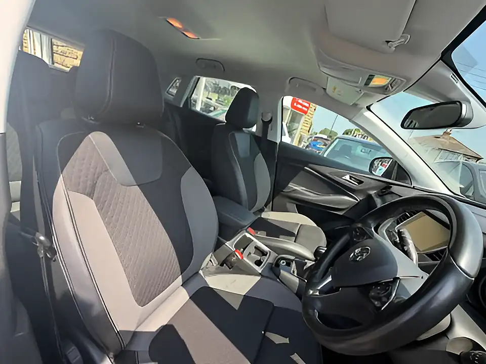 Used 2019 Vauxhall Grandland X Sport Nav S/S White - Interior and Exterior details 8