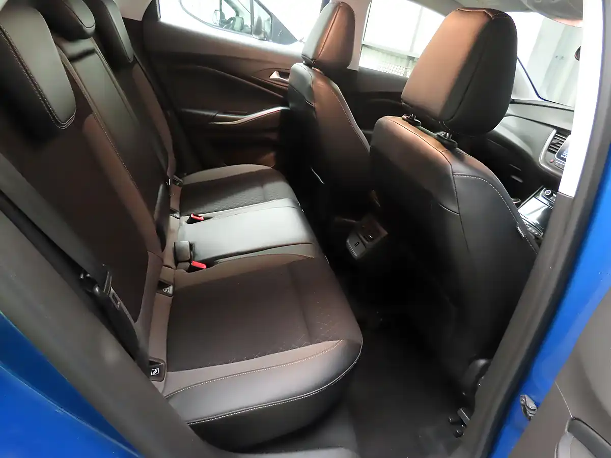 Used 2019 Vauxhall Grandland X Sport Nav Topaz Blue - Interior and Exterior details 8