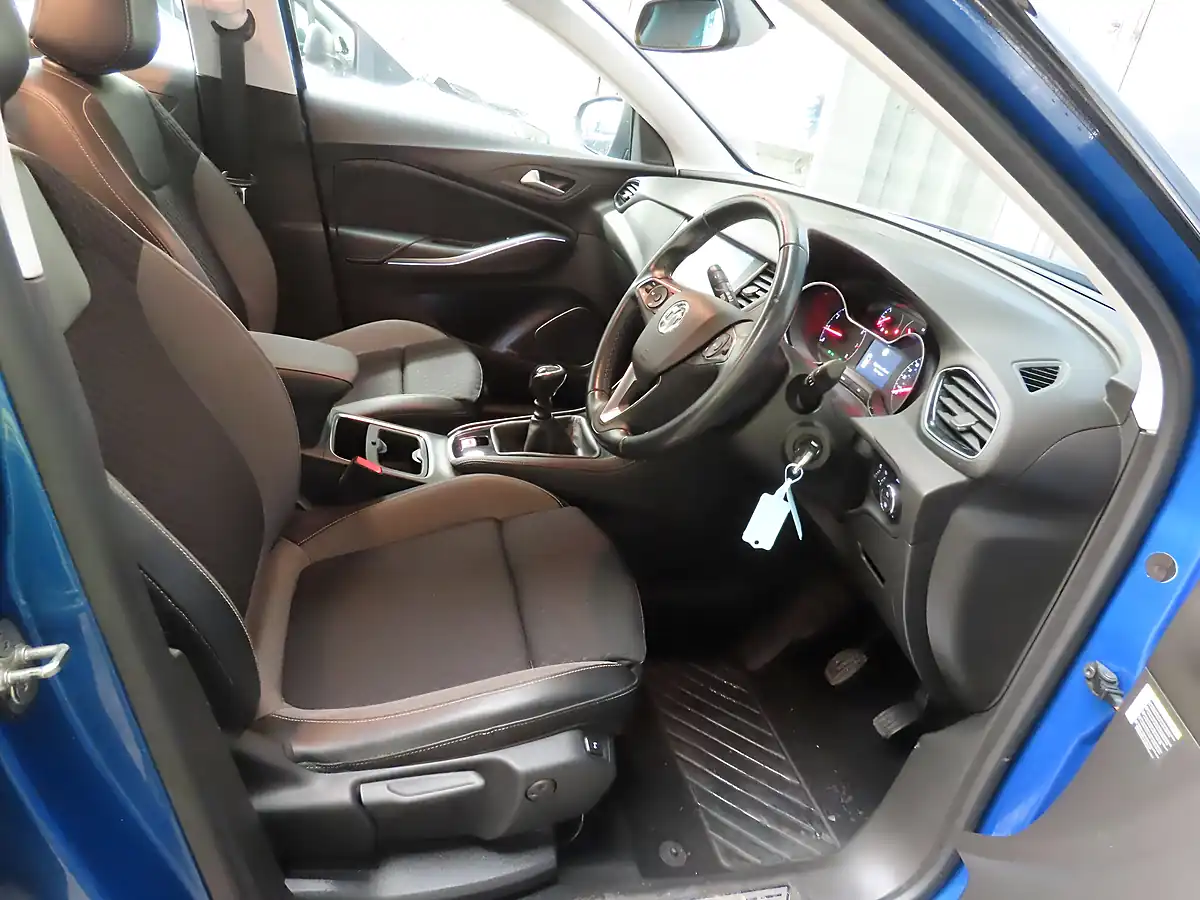 Used 2019 Vauxhall Grandland X Sport Nav Topaz Blue - Interior and Exterior details 9