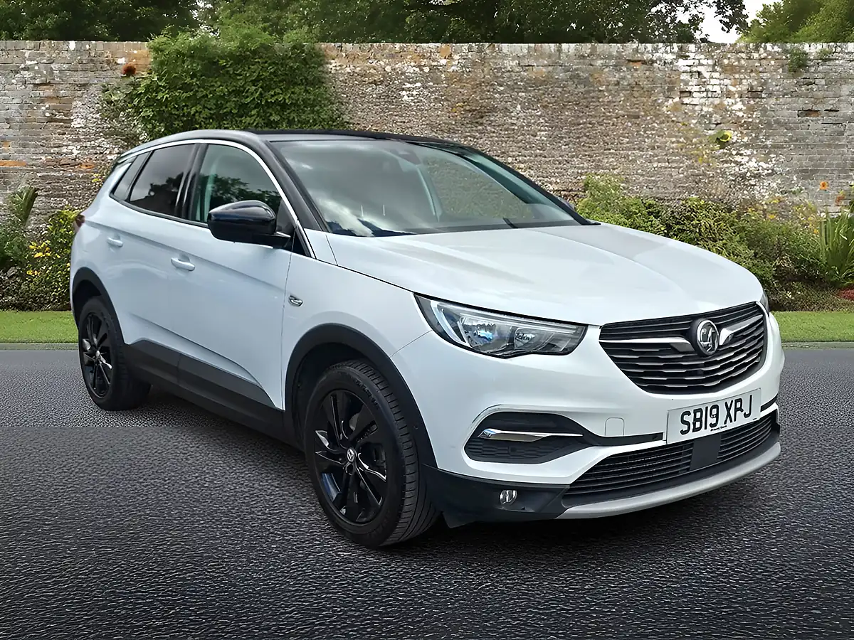 Used 2019 Vauxhall Grandland X Sport Nav White - Front View