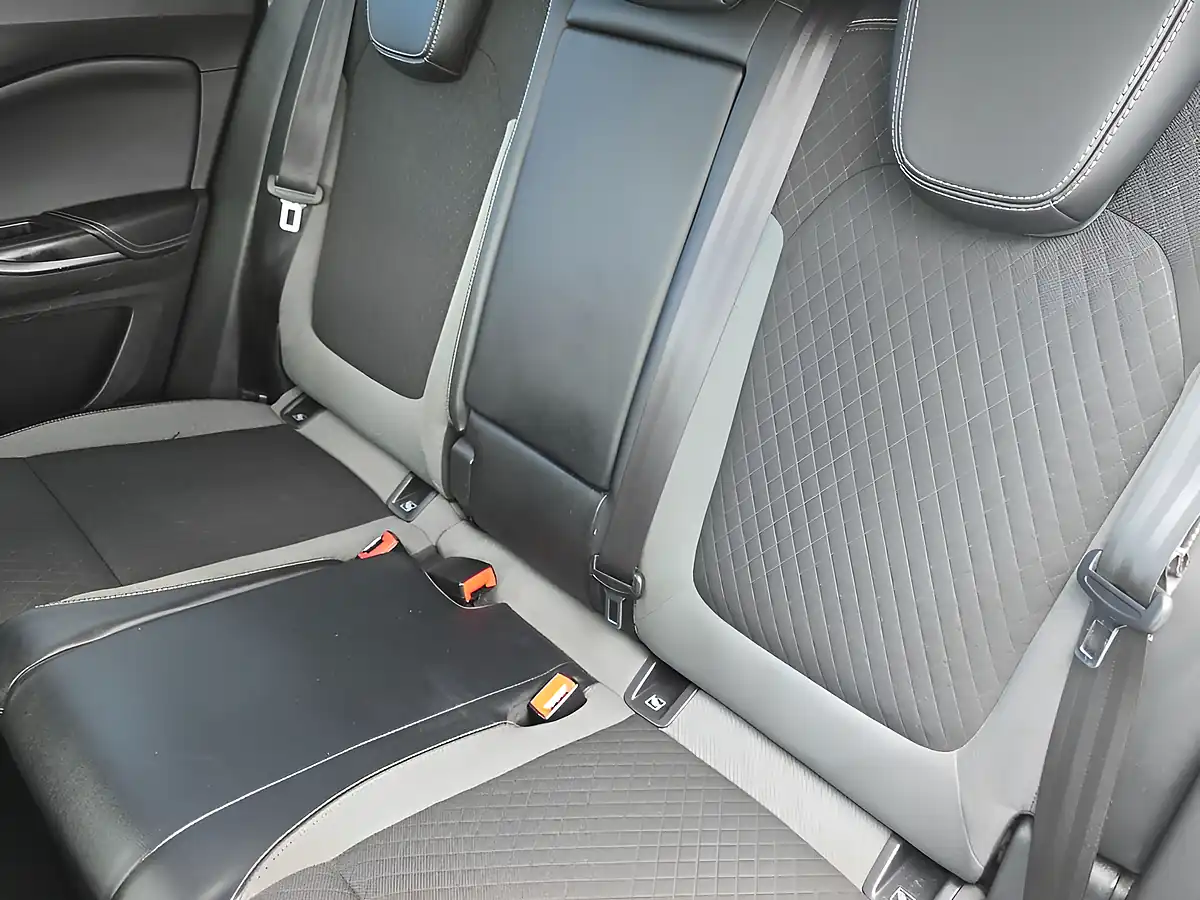 Used 2019 Vauxhall Grandland X Sport Nav White - Interior and Exterior details 10