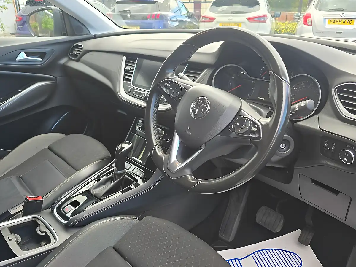 Used 2019 Vauxhall Grandland X Sport Nav White - Interior and Exterior details 12