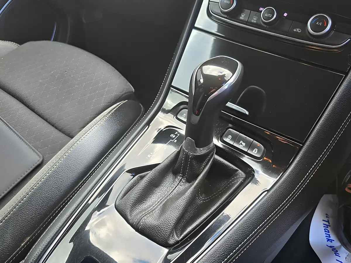Used 2019 Vauxhall Grandland X Sport Nav White - Interior and Exterior details 14