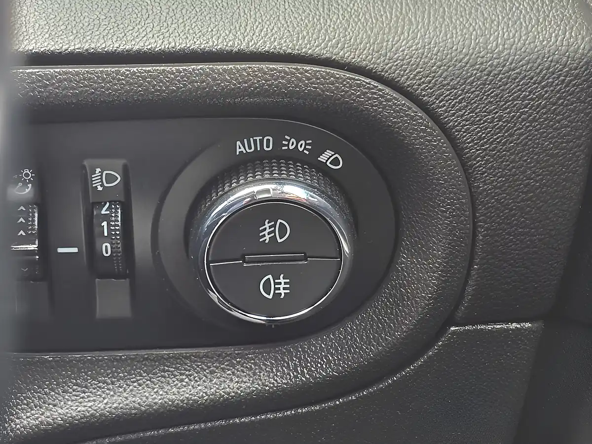 Used 2019 Vauxhall Grandland X Sport Nav White - Interior and Exterior details 20