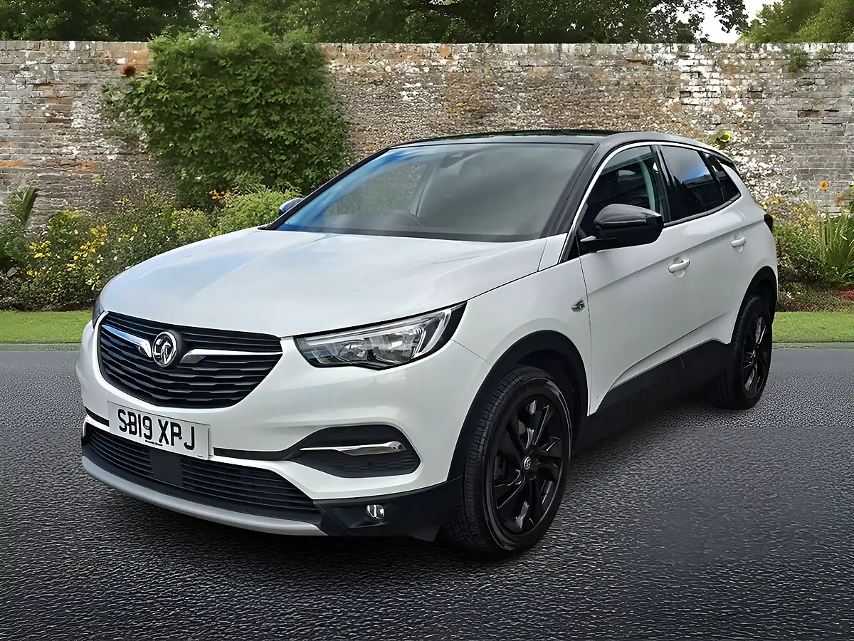 Used 2019 Vauxhall Grandland X Sport Nav White - Interior and Exterior details 4