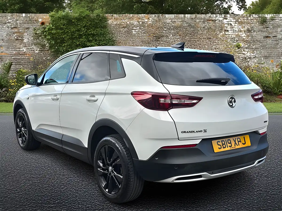 Used 2019 Vauxhall Grandland X Sport Nav White - Interior and Exterior details 6