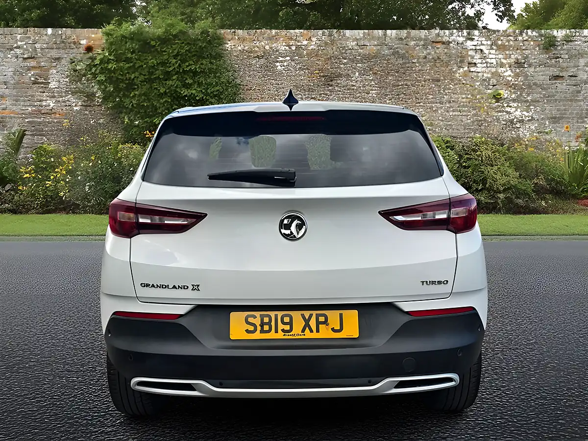 Used 2019 Vauxhall Grandland X Sport Nav White - Interior and Exterior details 7