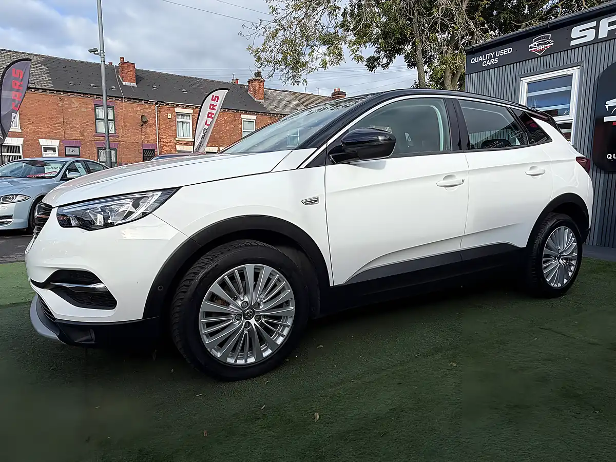 Used 2019 Vauxhall Grandland X Sport Nav White - Interior and Exterior details 10