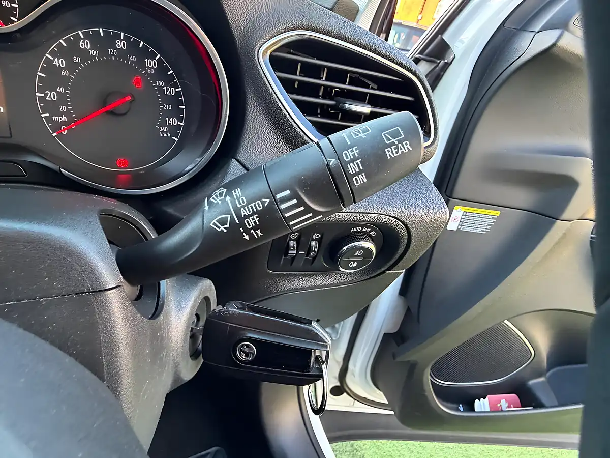 Used 2019 Vauxhall Grandland X Sport Nav White - Interior and Exterior details 13