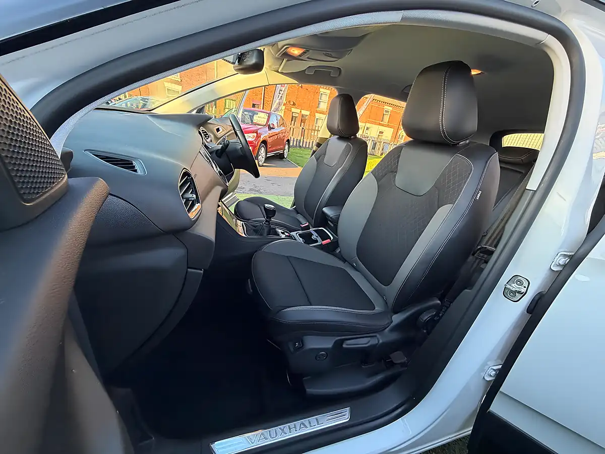Used 2019 Vauxhall Grandland X Sport Nav White - Interior and Exterior details 14