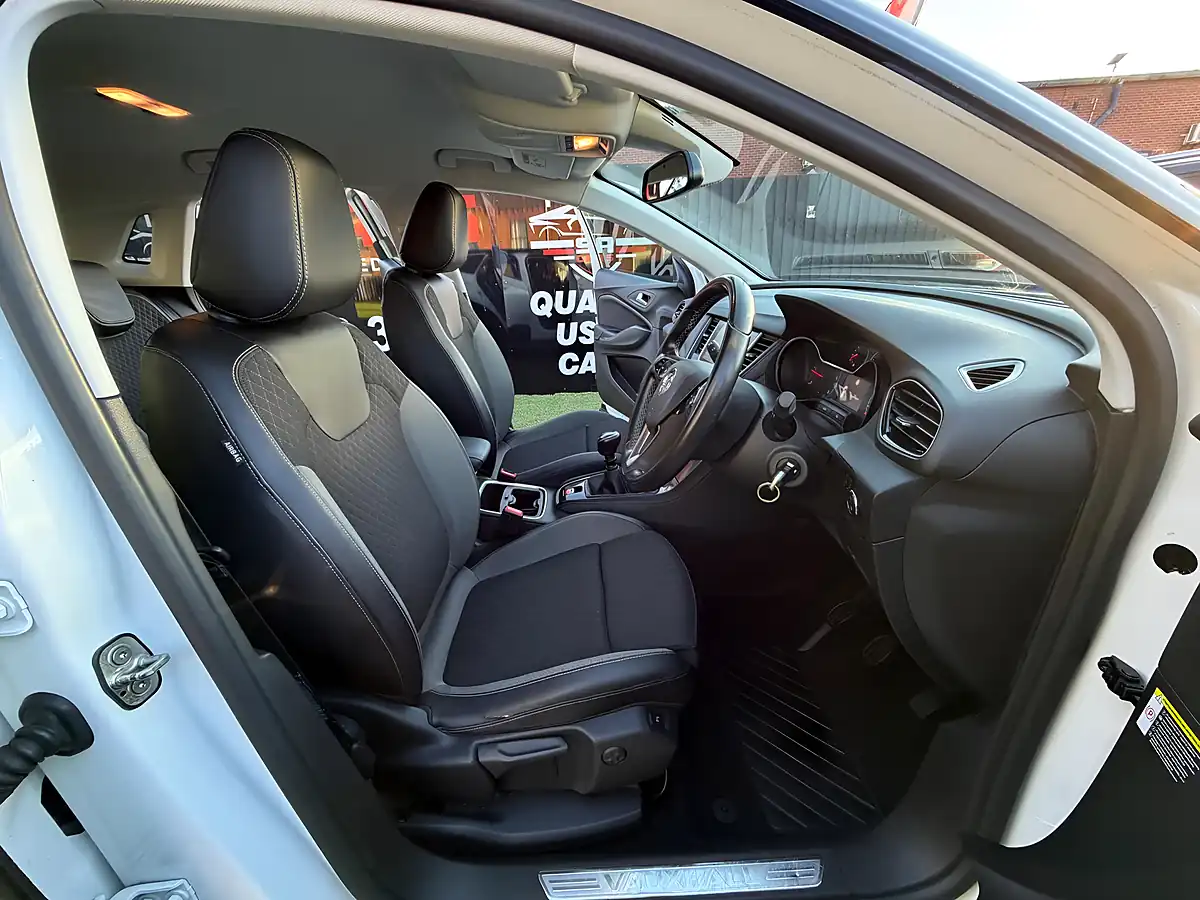 Used 2019 Vauxhall Grandland X Sport Nav White - Interior and Exterior details 15
