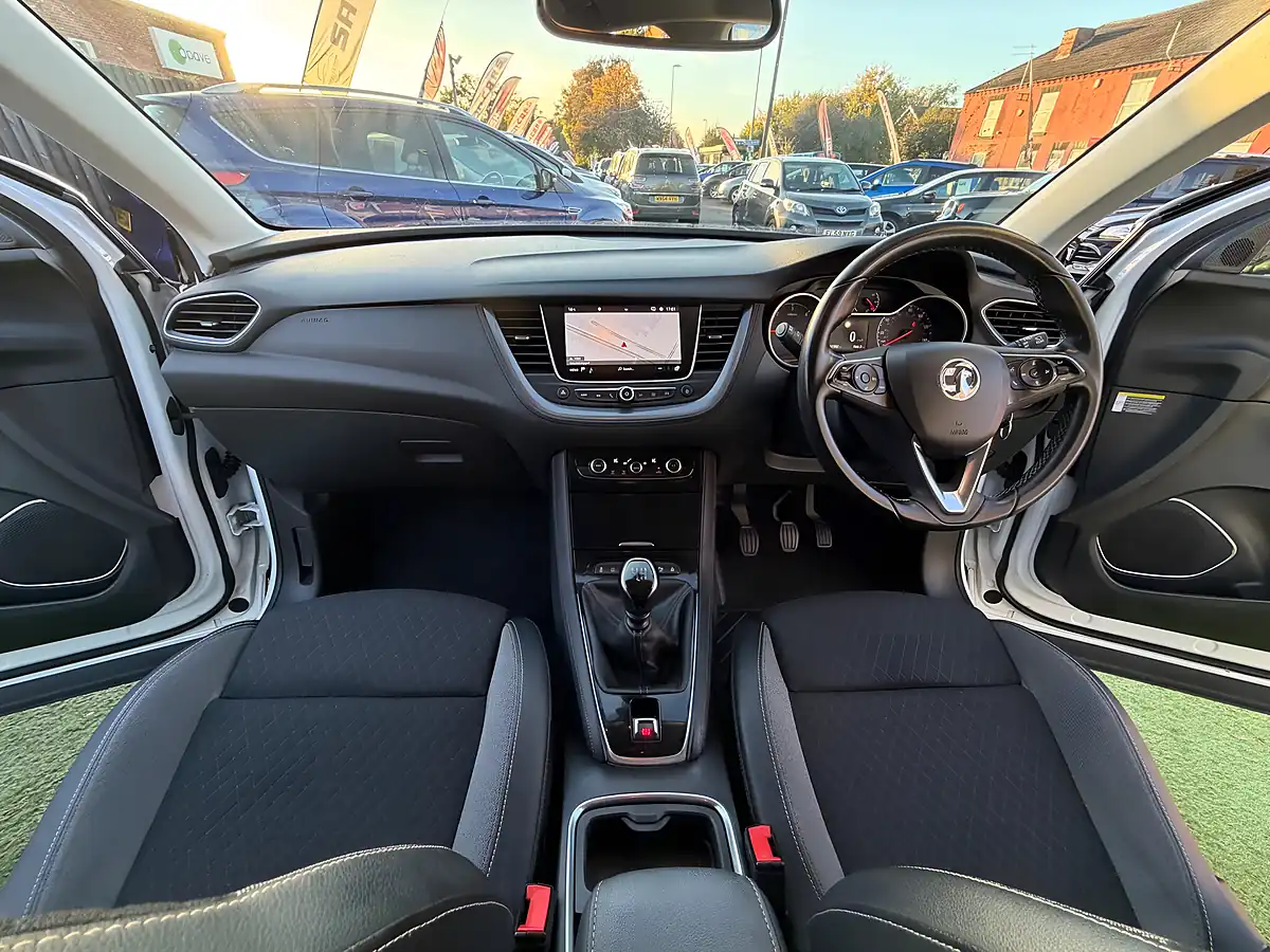 Used 2019 Vauxhall Grandland X Sport Nav White - Interior and Exterior details 16