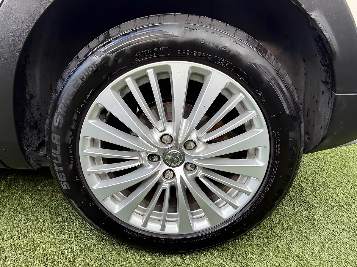 Used 2019 Vauxhall Grandland X Sport Nav White - Interior and Exterior details 19