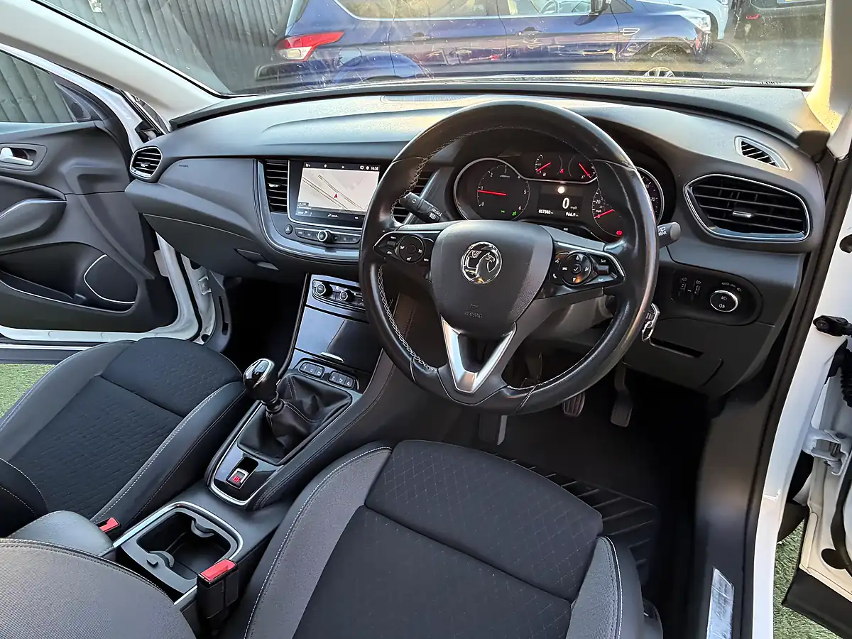 Used 2019 Vauxhall Grandland X Sport Nav White - Interior and Exterior details 2