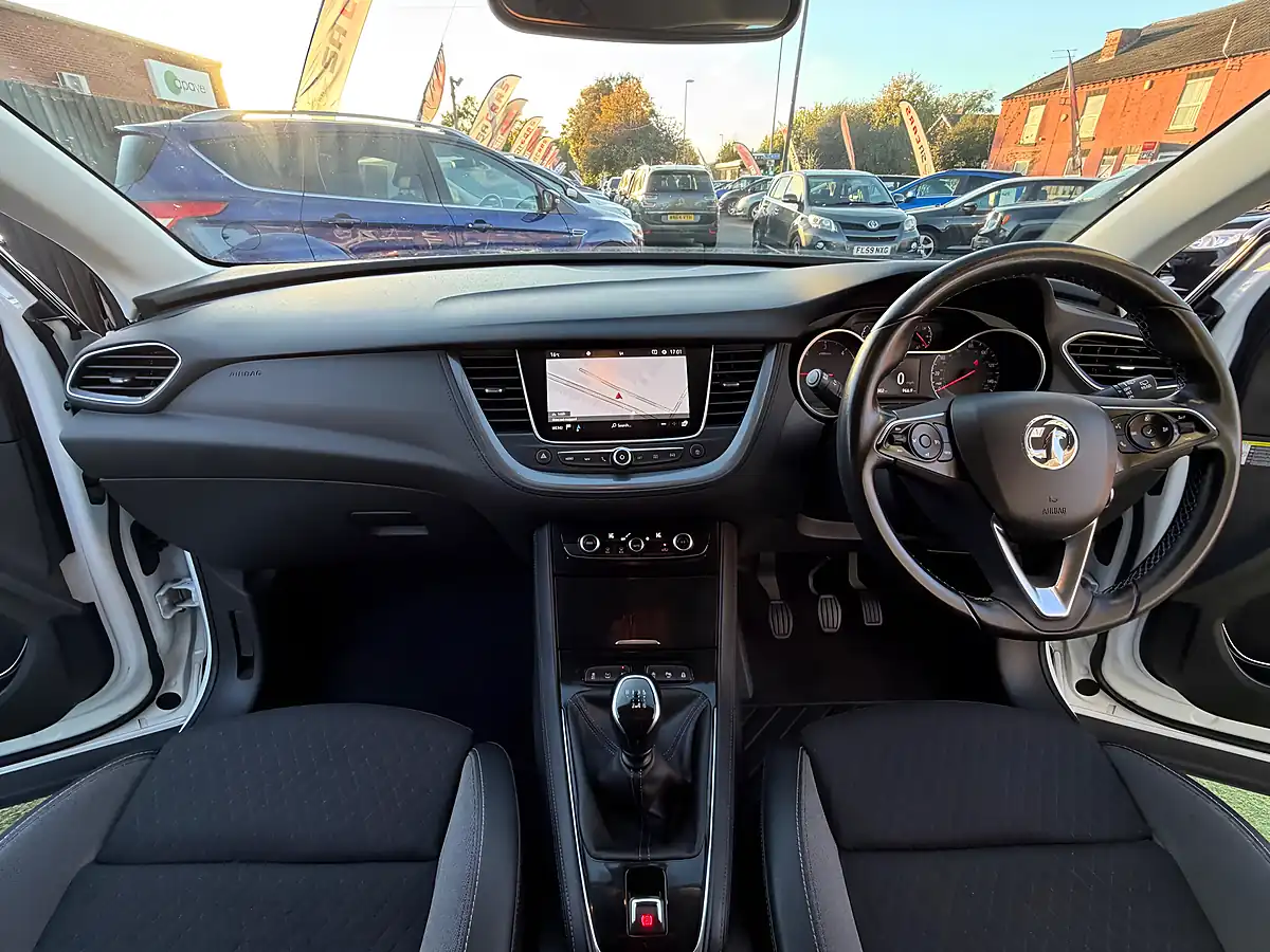 Used 2019 Vauxhall Grandland X Sport Nav White - Interior and Exterior details 3