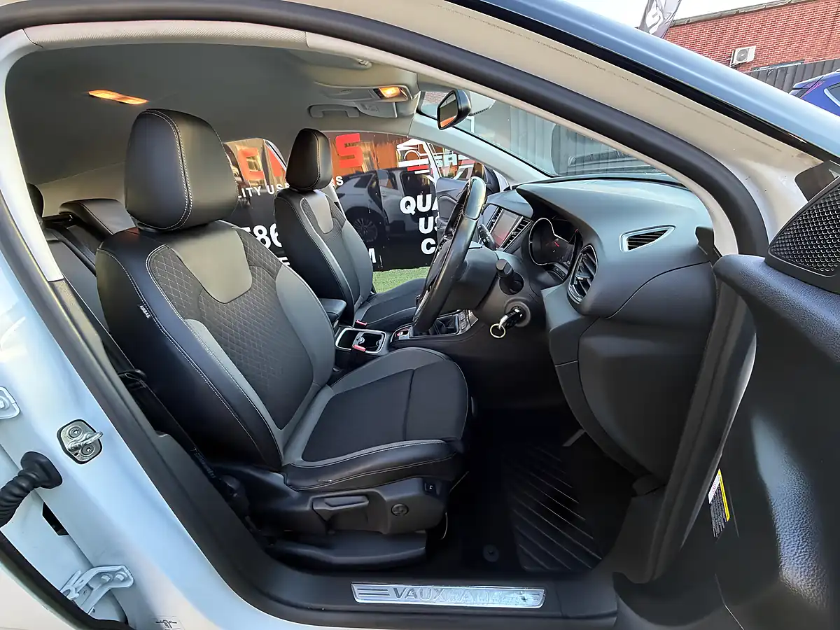 Used 2019 Vauxhall Grandland X Sport Nav White - Interior and Exterior details 4