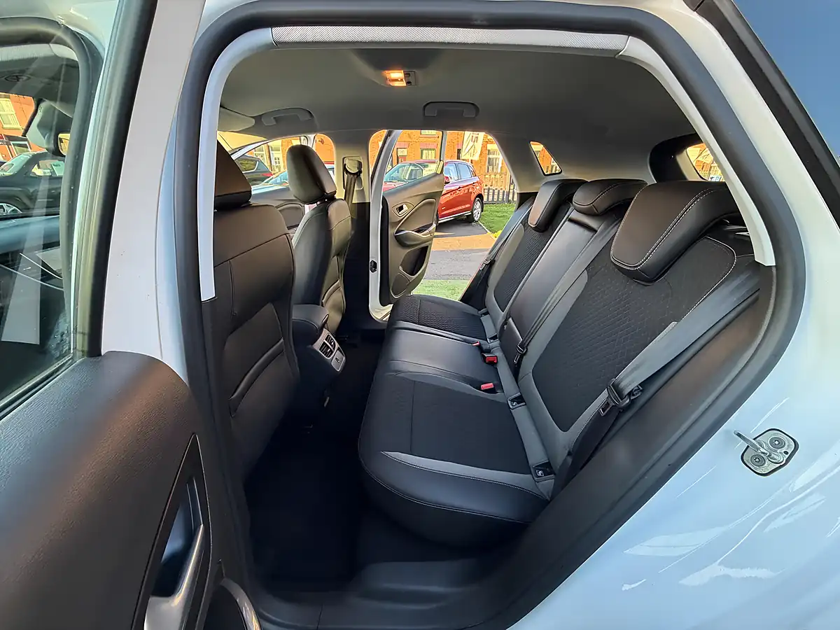 Used 2019 Vauxhall Grandland X Sport Nav White - Interior and Exterior details 5