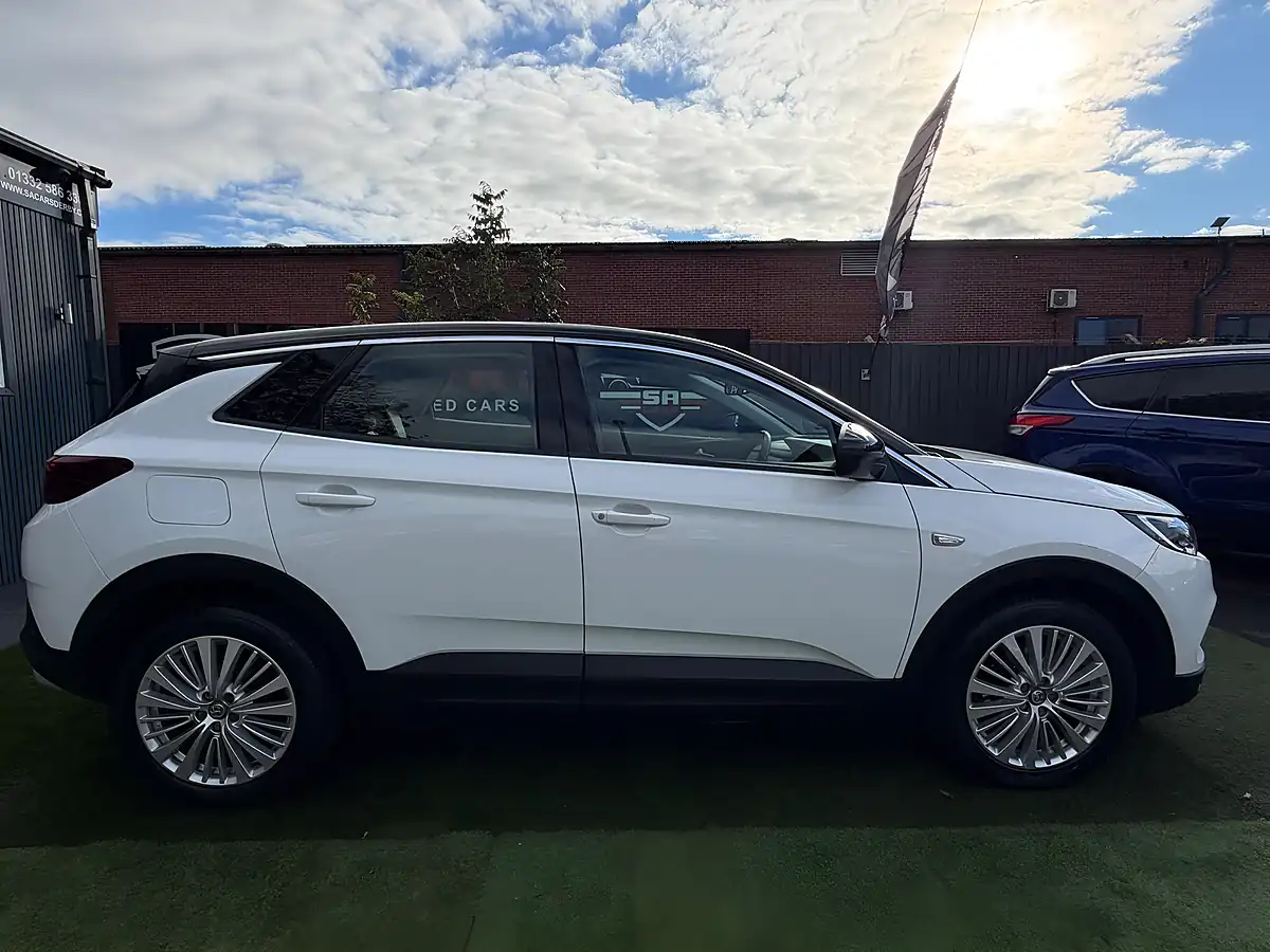 Used 2019 Vauxhall Grandland X Sport Nav White - Interior and Exterior details 7