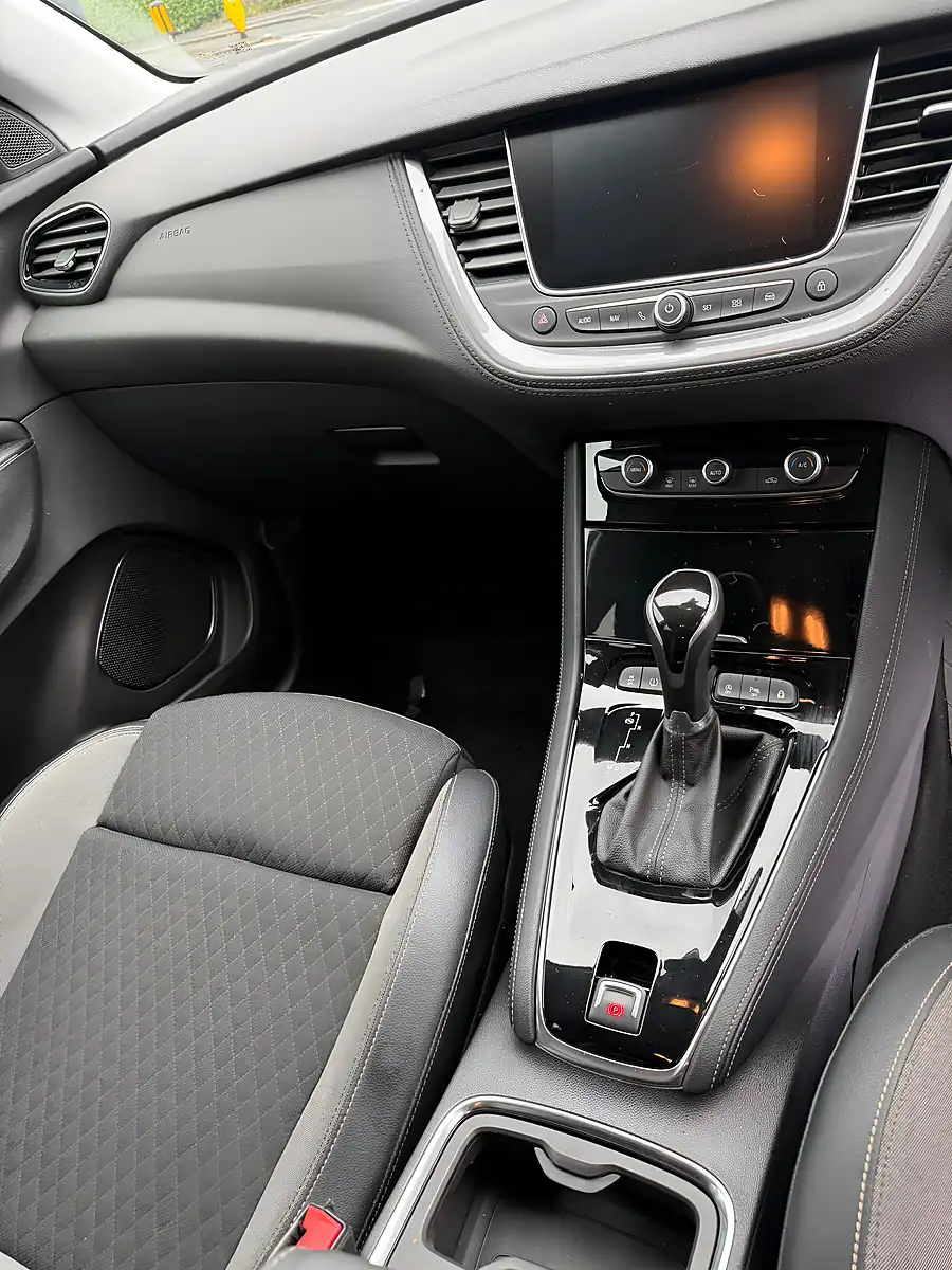 Used 2019 Vauxhall Grandland X Sport Nav White - Interior and Exterior details 8