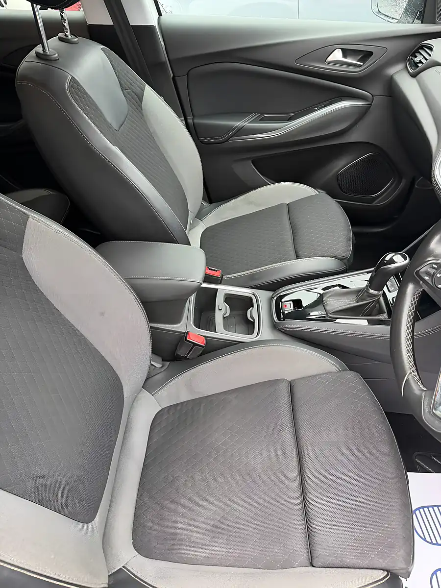 Used 2019 Vauxhall Grandland X Sport Nav White - Interior and Exterior details 9
