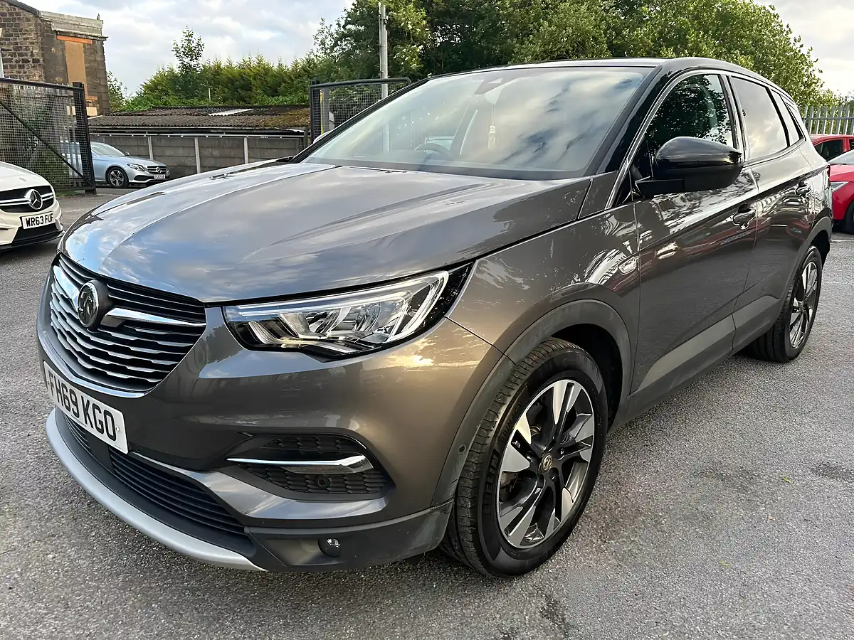 Used 2019 Vauxhall Grandland X Sri Nav Grey - Interior and Exterior details 3