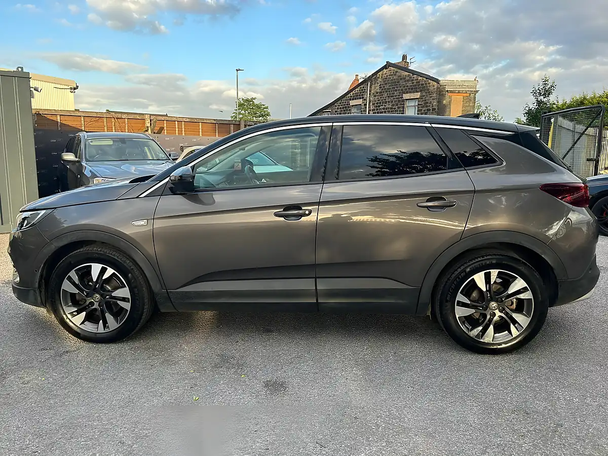Used 2019 Vauxhall Grandland X Sri Nav Grey - Interior and Exterior details 4