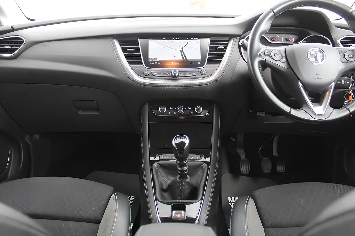 Used 2019 Vauxhall Grandland X Sri Nav White - Interior and Exterior details 10