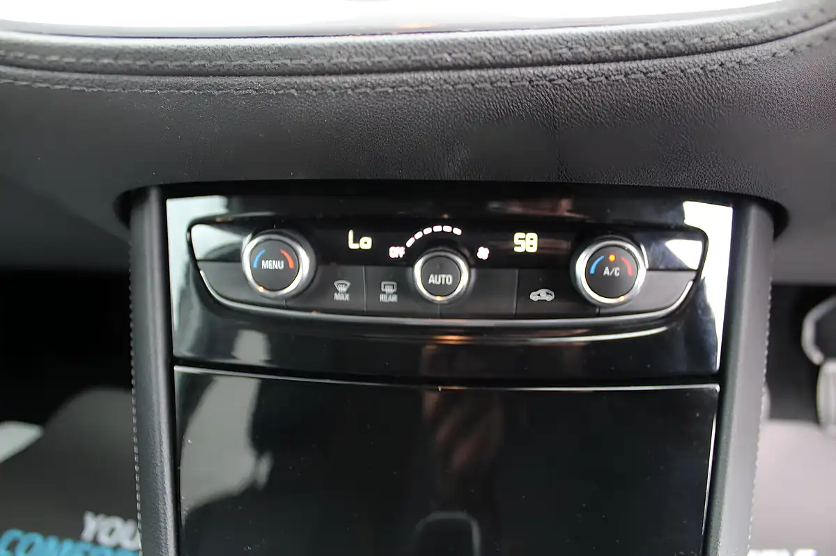 Used 2019 Vauxhall Grandland X Sri Nav White - Interior and Exterior details 14