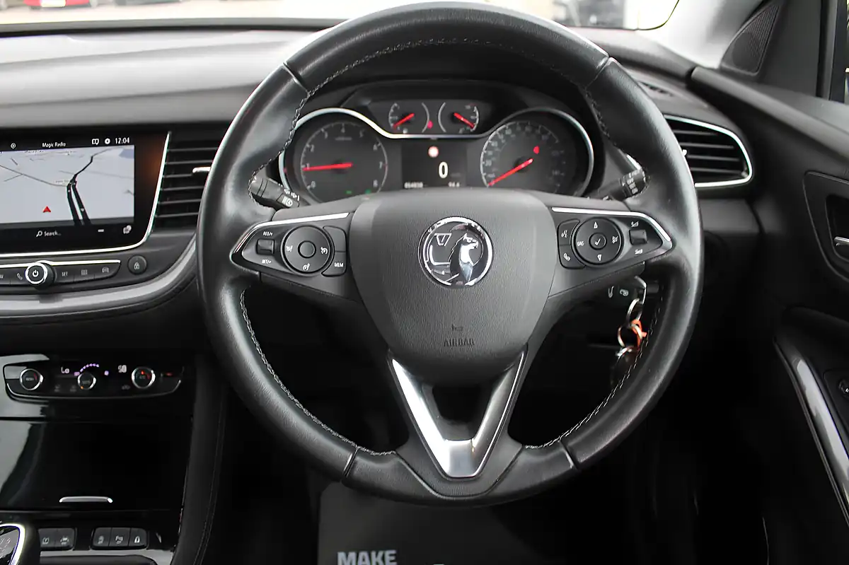 Used 2019 Vauxhall Grandland X Sri Nav White - Interior and Exterior details 18