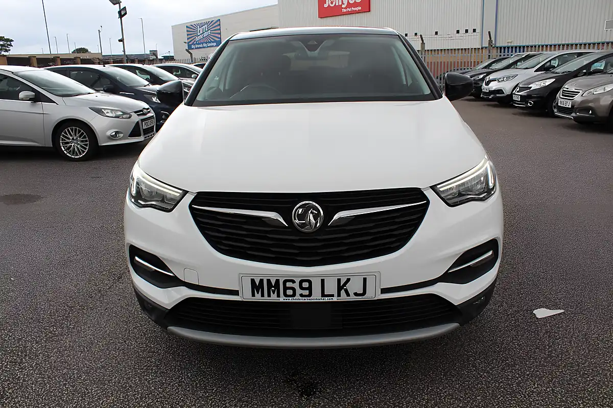Used 2019 Vauxhall Grandland X Sri Nav White - Interior and Exterior details 3