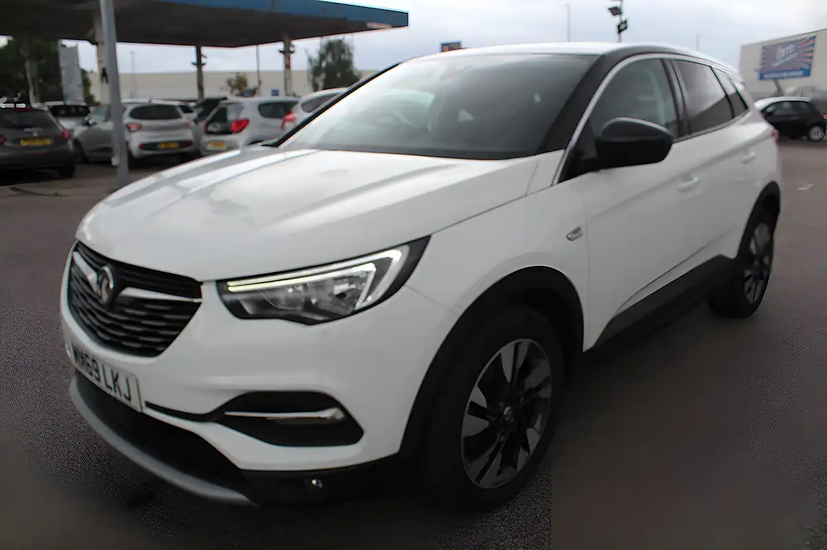 Used 2019 Vauxhall Grandland X Sri Nav White - Interior and Exterior details 5