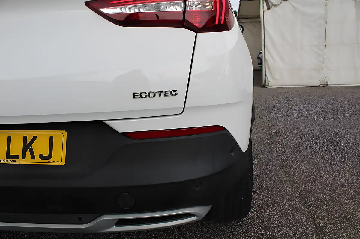 Used 2019 Vauxhall Grandland X Sri Nav White - Interior and Exterior details 9