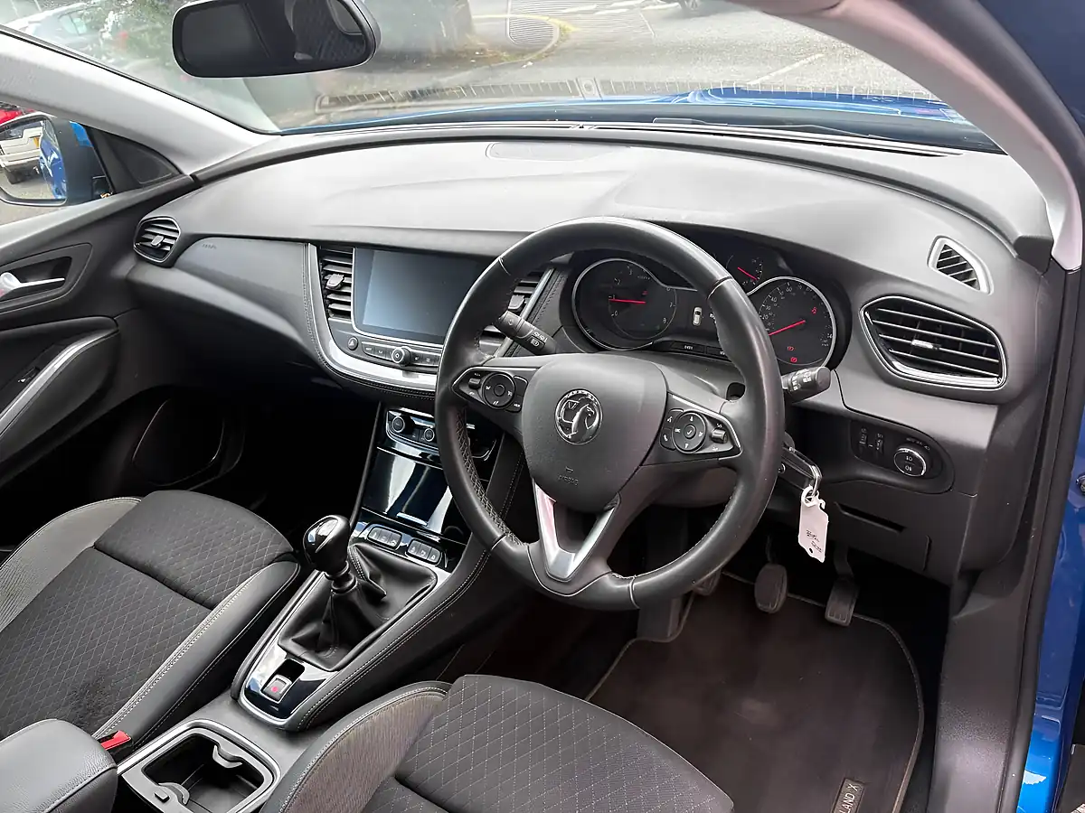 Used 2019 Vauxhall Grandland X Tech Line Nav Blue - Interior and Exterior details 9