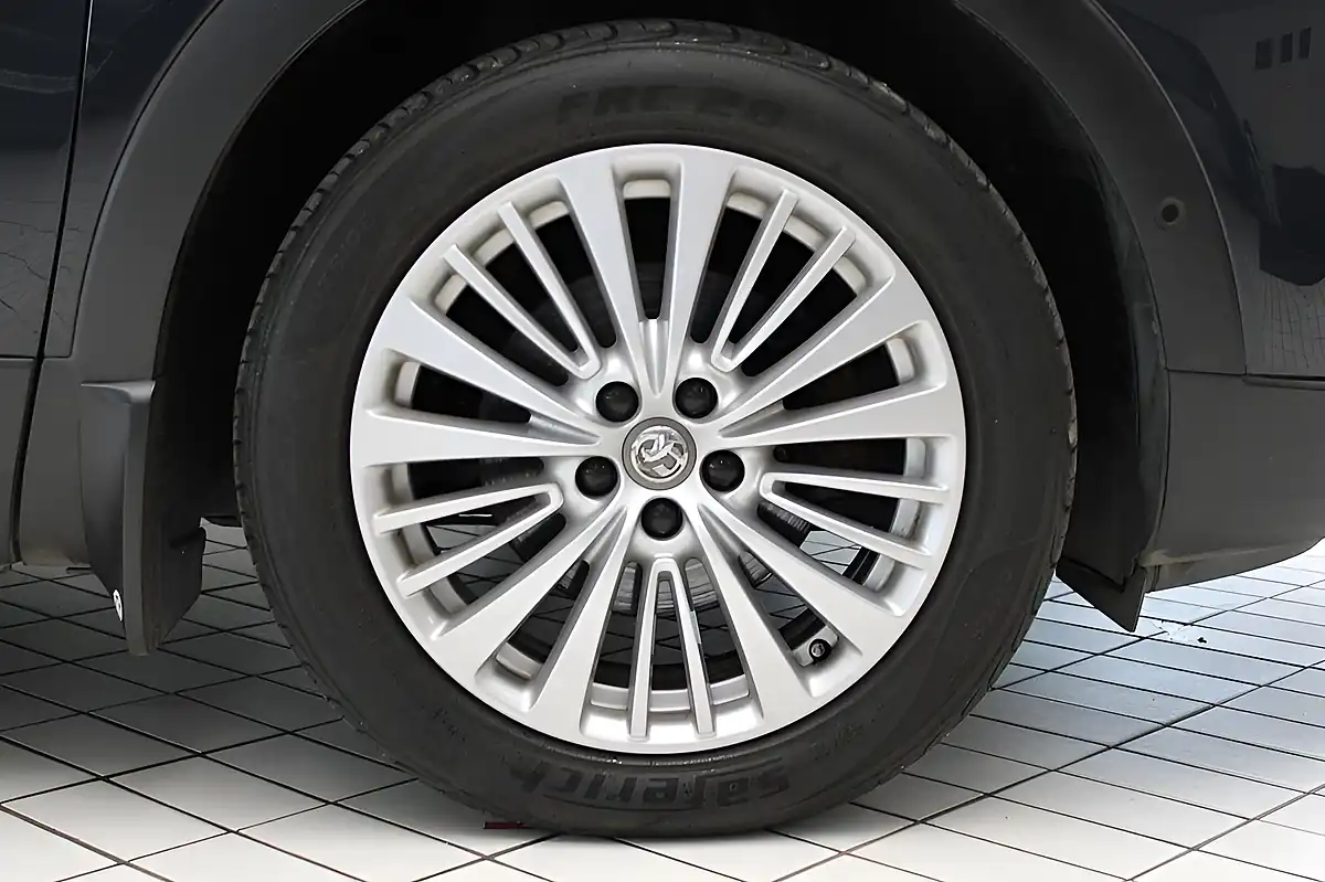Used 2019 Vauxhall Grandland X Tech Line Nav Grey - Interior and Exterior details 12