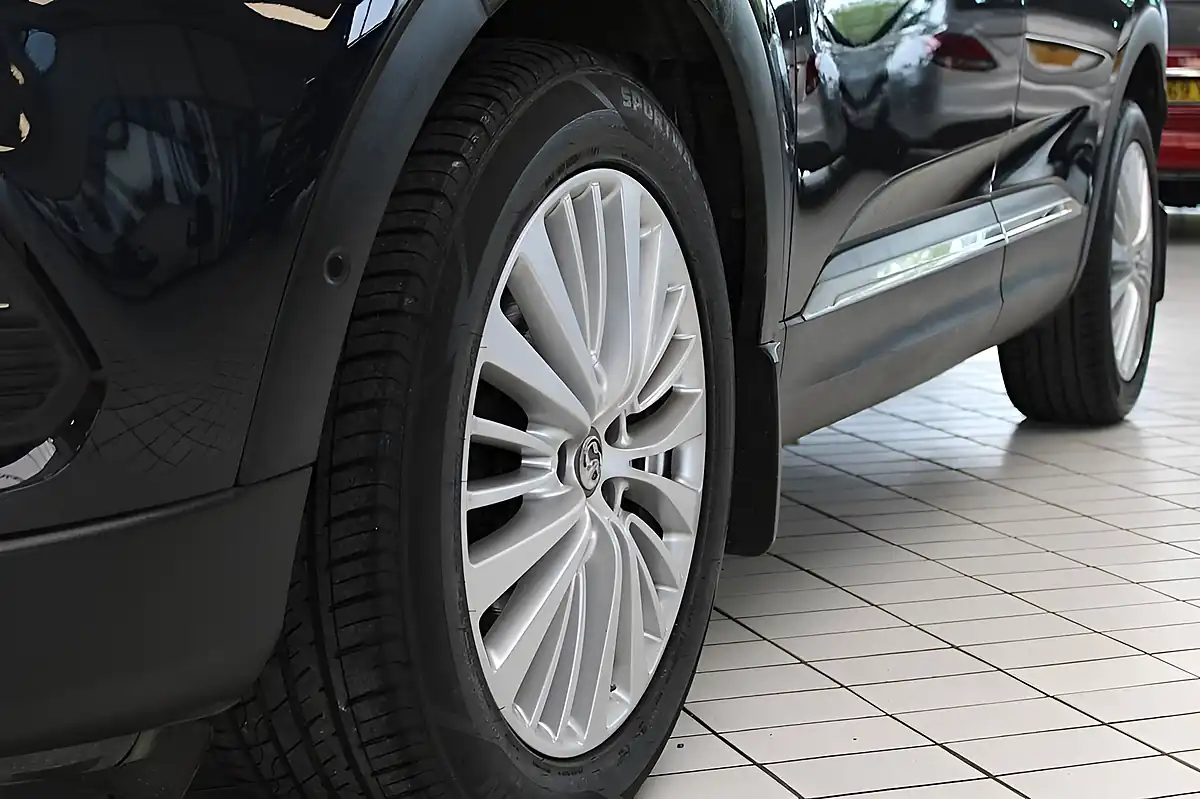 Used 2019 Vauxhall Grandland X Tech Line Nav Grey - Interior and Exterior details 6