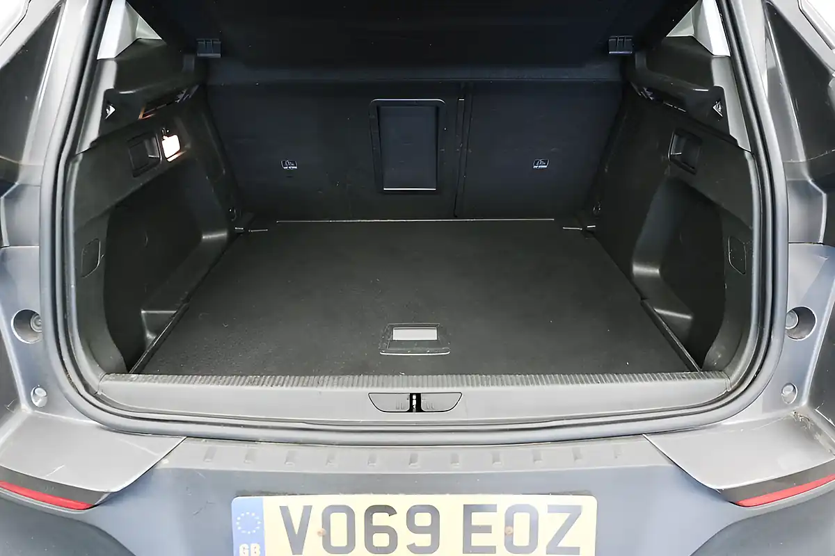 Used 2019 Vauxhall Grandland X Tech Line Nav Grey - Interior and Exterior details 10