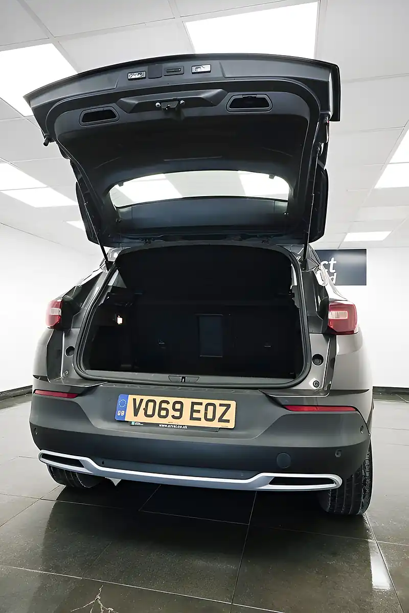 Used 2019 Vauxhall Grandland X Tech Line Nav Grey - Interior and Exterior details 9