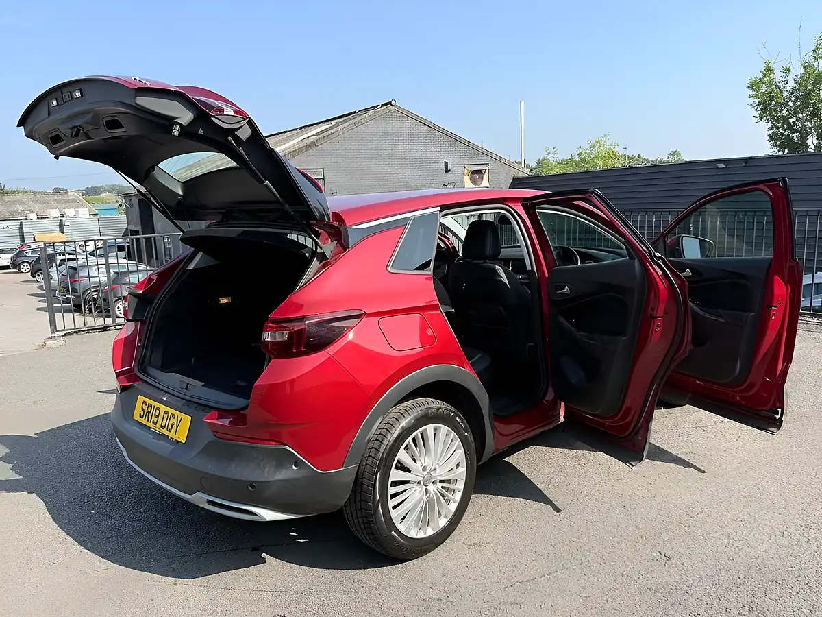 Used 2019 Vauxhall Grandland X Tech Line Nav Red - Interior and Exterior details 10