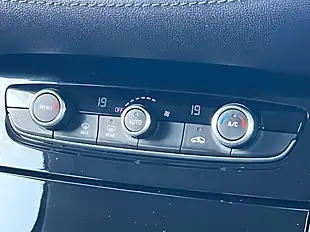 Used 2019 Vauxhall Grandland X Tech Line Nav Topaz Blue - Interior and Exterior details 17