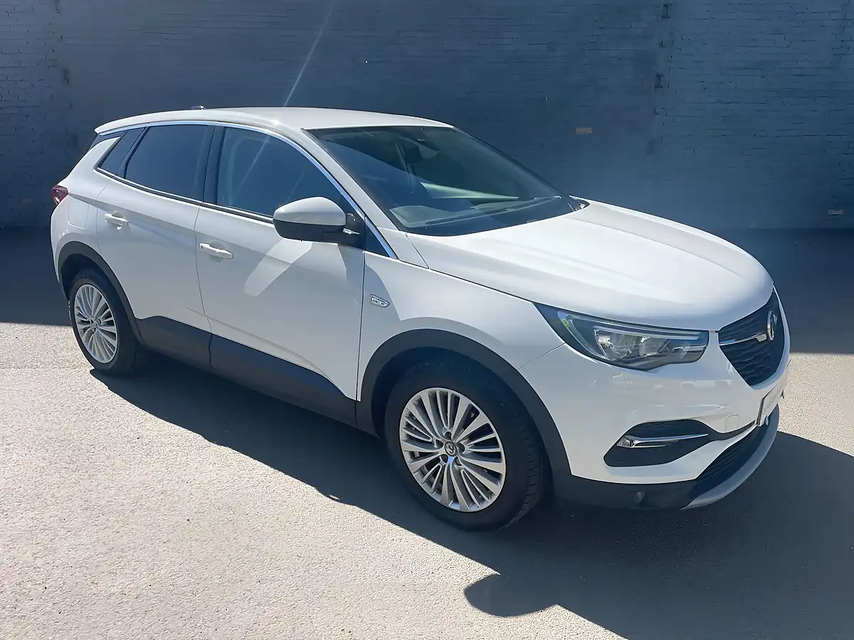 Used 2019 Vauxhall Grandland X Tech Line Nav White - Front View