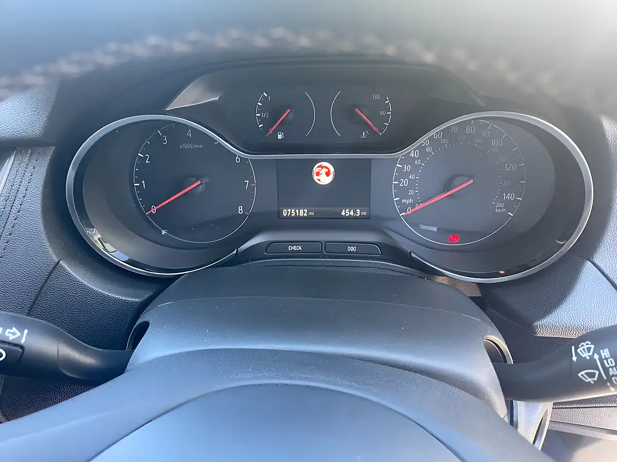 Used 2019 Vauxhall Grandland X Tech Line Nav White - Interior and Exterior details 11