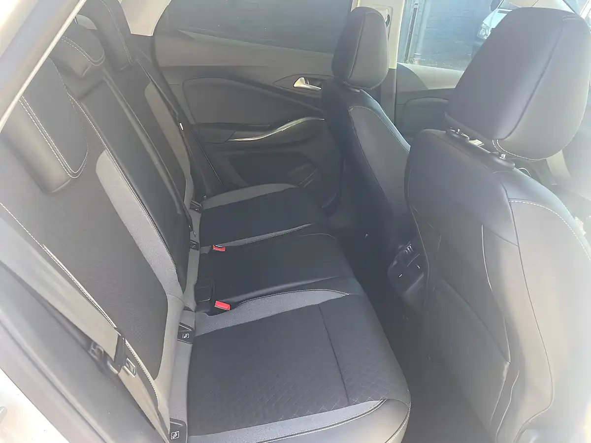 Used 2019 Vauxhall Grandland X Tech Line Nav White - Interior and Exterior details 12