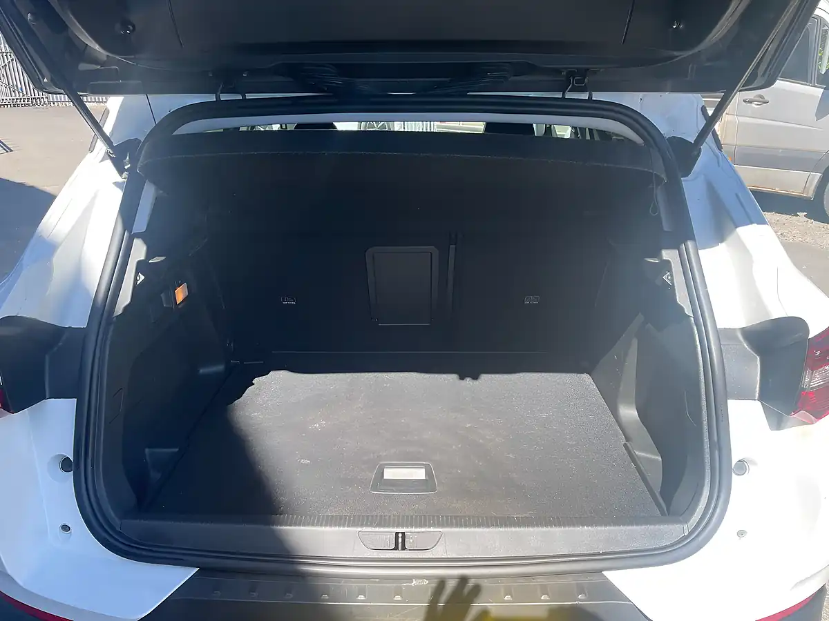 Used 2019 Vauxhall Grandland X Tech Line Nav White - Interior and Exterior details 14