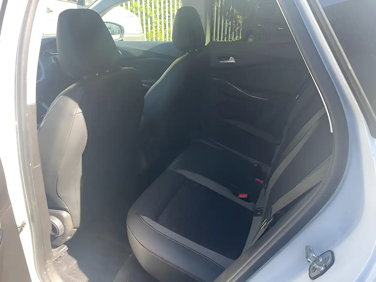 Used 2019 Vauxhall Grandland X Tech Line Nav White - Interior and Exterior details 15