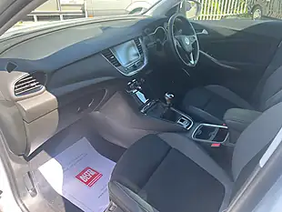 Used 2019 Vauxhall Grandland X Tech Line Nav White - Interior and Exterior details 16