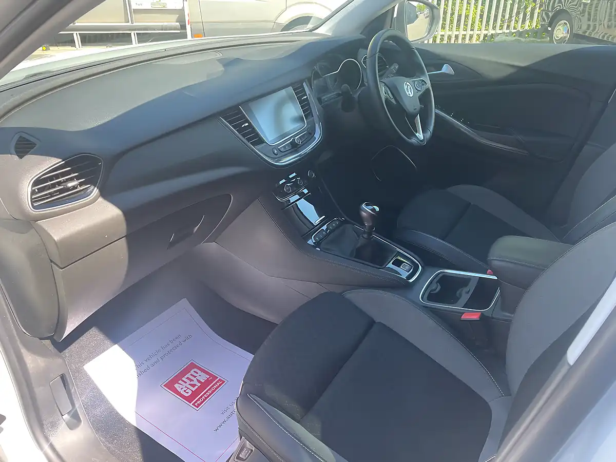 Used 2019 Vauxhall Grandland X Tech Line Nav White - Interior and Exterior details 16