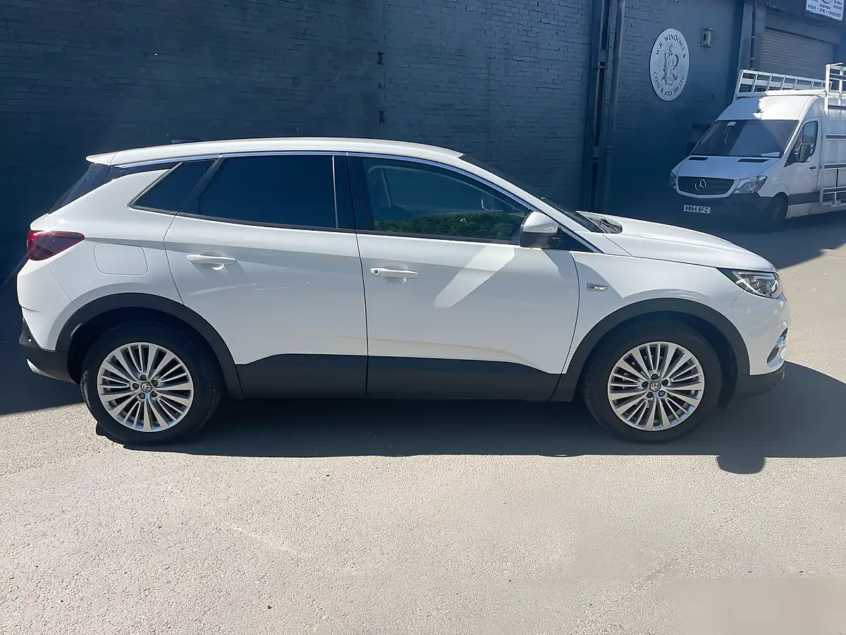 Used 2019 Vauxhall Grandland X Tech Line Nav White - Interior and Exterior details 4